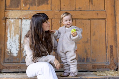 Engel Natur  Baby Kleinkind Overall aus 100% Wolle mit Kapuze und Knöpfen, mit Umschlägen – Bild 4